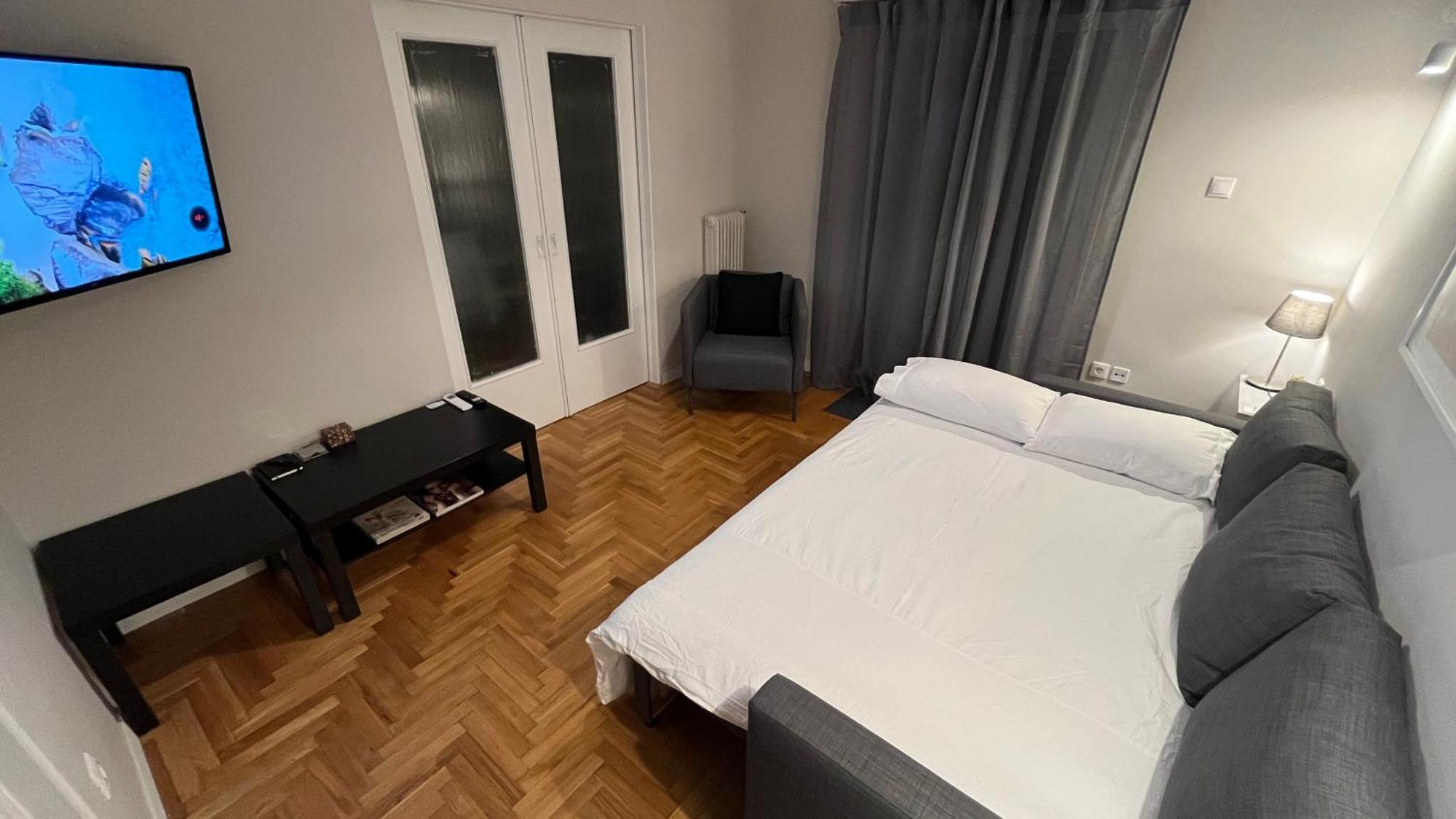 4 Newly Renovated Charming Apartments Steps From Panormou Metro Station เอเธนส์ ห้อง รูปภาพ