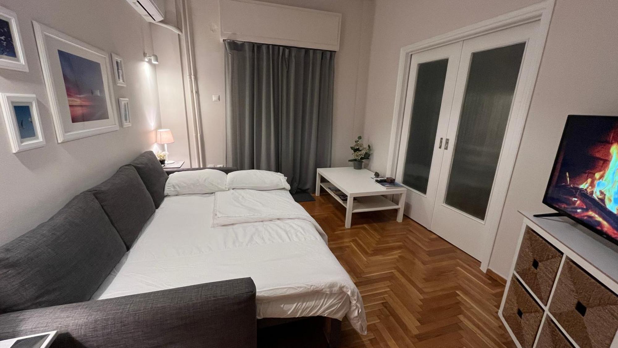 4 Newly Renovated Charming Apartments Steps From Panormou Metro Station เอเธนส์ ห้อง รูปภาพ